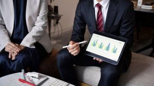 Stop Penilaian Tahunan! Ini Teknologi yang Bikin Kinerja Karyawan Naik Kelas Secara Real-Time