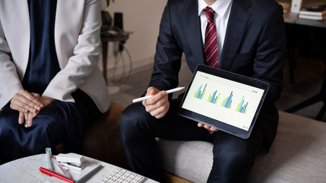 Stop Penilaian Tahunan! Ini Teknologi yang Bikin Kinerja Karyawan Naik Kelas Secara Real-Time