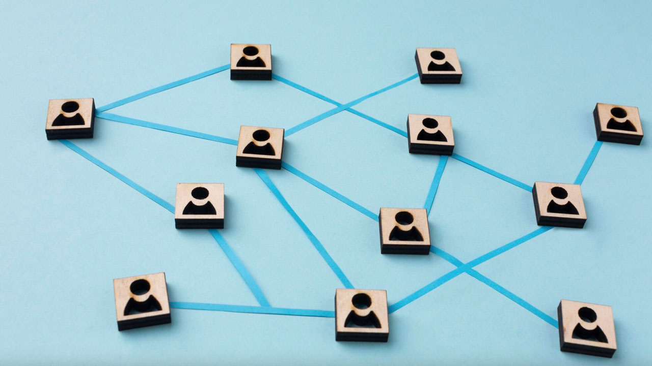 Karier Bukan Solo Karier: Seni Membangun Koneksi yang Menguatkan Motivasi dan Mempercepat Jalan Menuju Kesuksesan